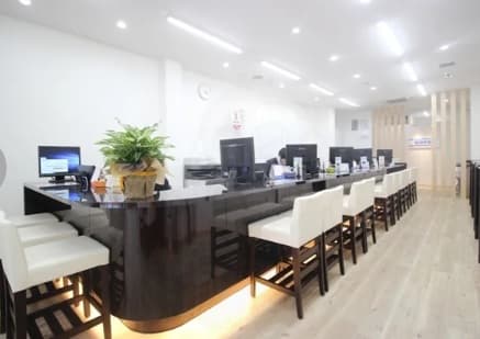 キレイな店内でゆっくり部屋探し