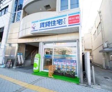 東口、関西みらい銀行北側にあります