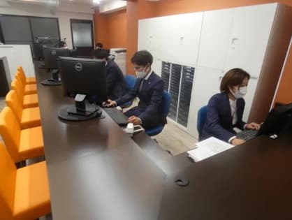 カウンターでゆっくり部屋探し♪